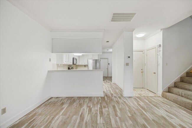 Building Photo - 880 Tully St