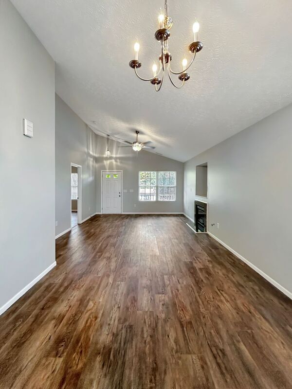 Building Photo - 5321 Miramar Dr