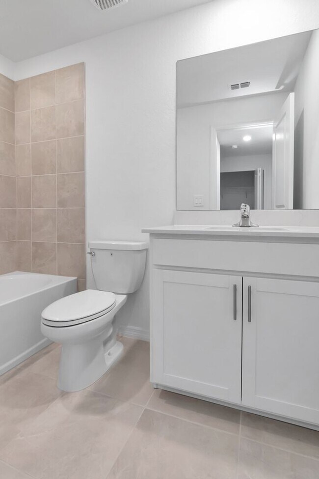Building Photo - Brand-New 3BR/2.5BA Townhome in Lakewood Ranch — Internet, Trash, & Lawn Care Included