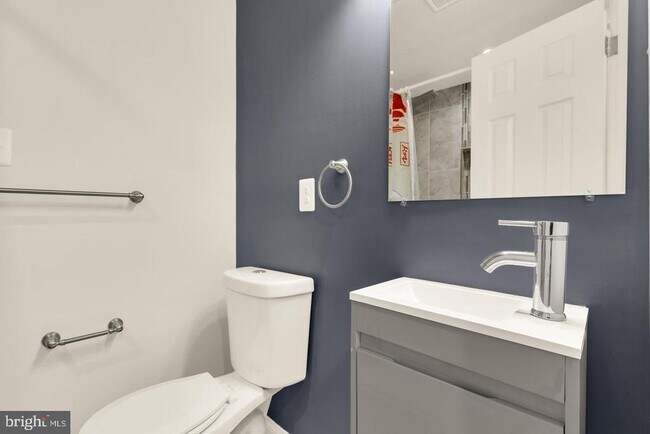 Building Photo - 1002 58th Ave