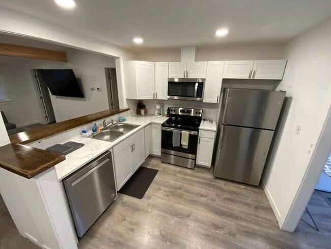 Building Photo - AVAILABLE NOW!!! Puyallup Valley 2bdr 2 bath