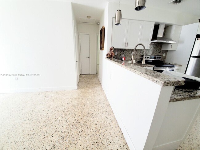 Building Photo - 55 SW 77th Ave