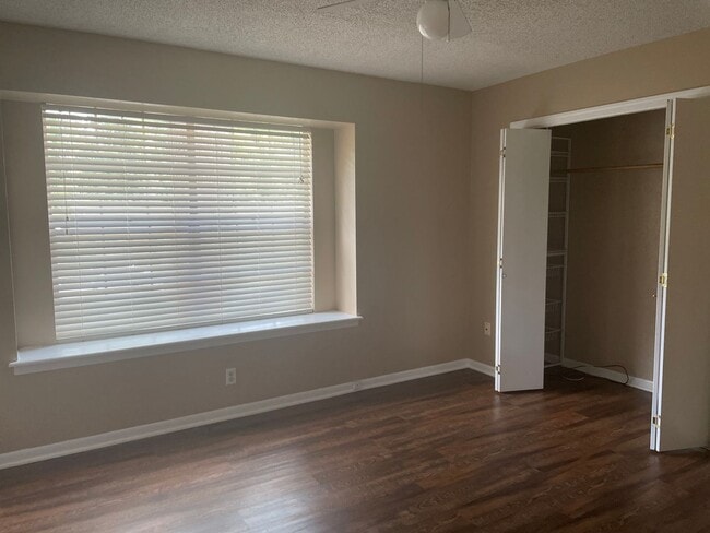 Building Photo - 3/2/2 LISD