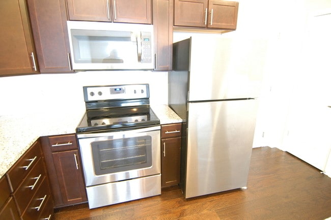Building Photo - 2 Bedroom in Solo East Condos of Nashville!!