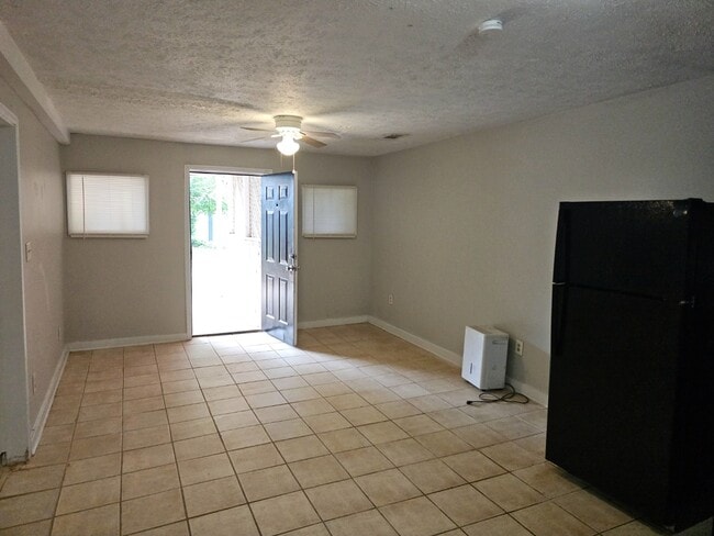 Building Photo - 422 Meriwether St
