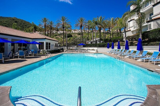 Building Photo - 30902 Club House Dr