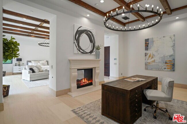 Building Photo - 20101 SW Cypress St