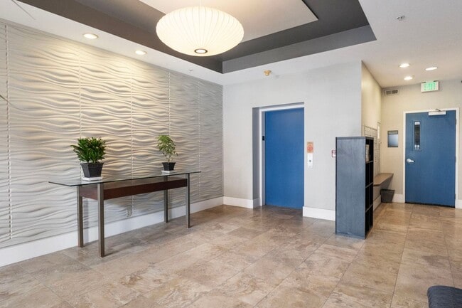 Building Photo - 618 NW 12th Ave