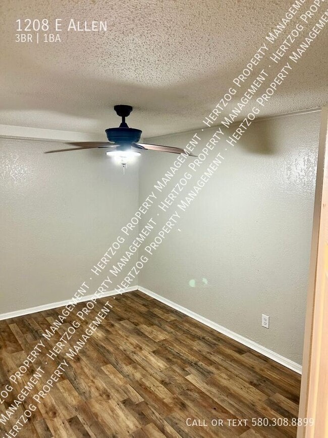 Building Photo - 1208 E Allen-