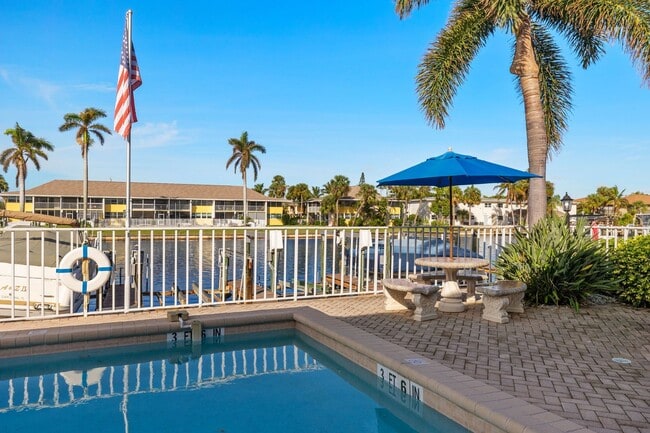 Building Photo - JK - Gulf access with dock and lift Boaters and Canal View Lover's Delight - 2 bedroom 2 bathroom...