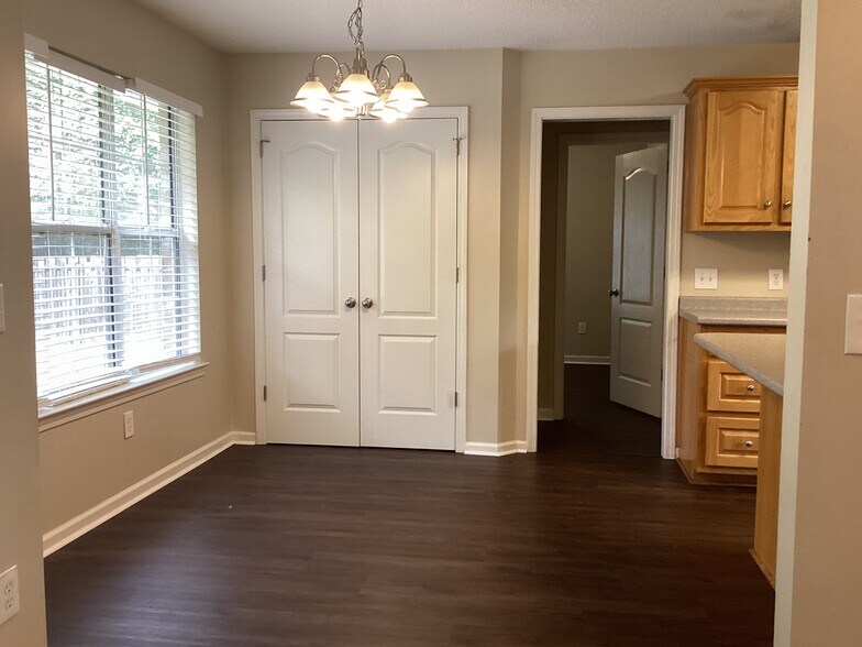 Building Photo - 154 Jamestown Dr