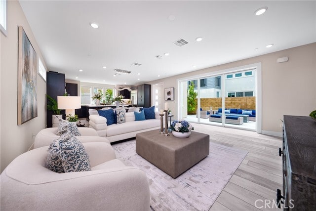 Building Photo - 130 Chorus