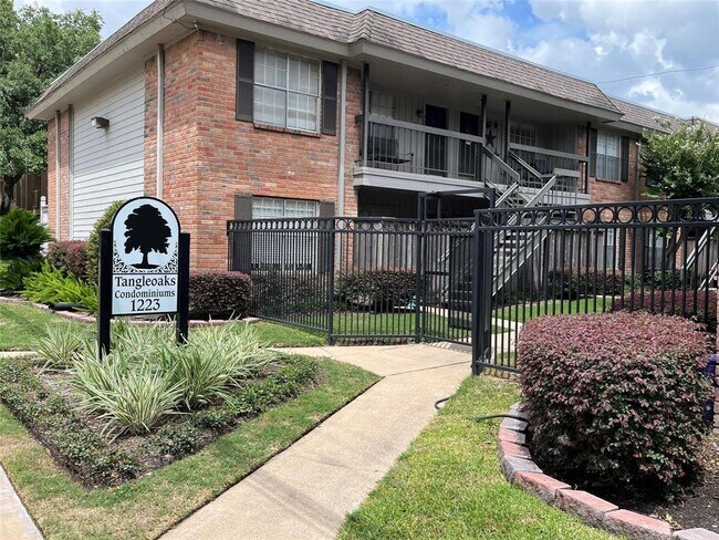 Building Photo - 1223 Augusta Dr