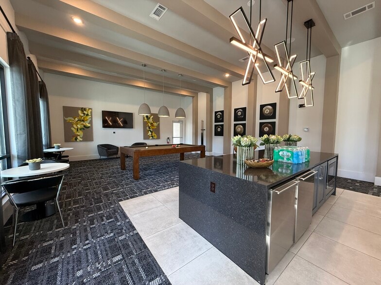 Building Photo - 3144 Gorge Way