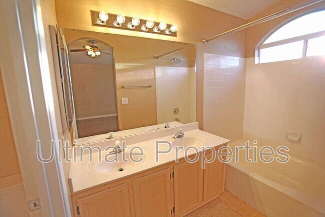 Building Photo - 5620 S 41st Pl