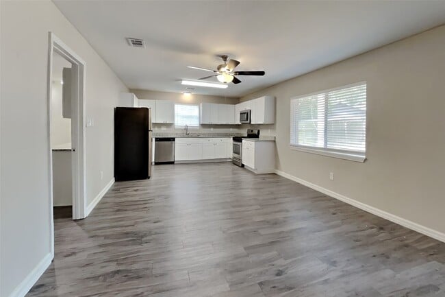 Building Photo - 3007 Birch Creek Dr