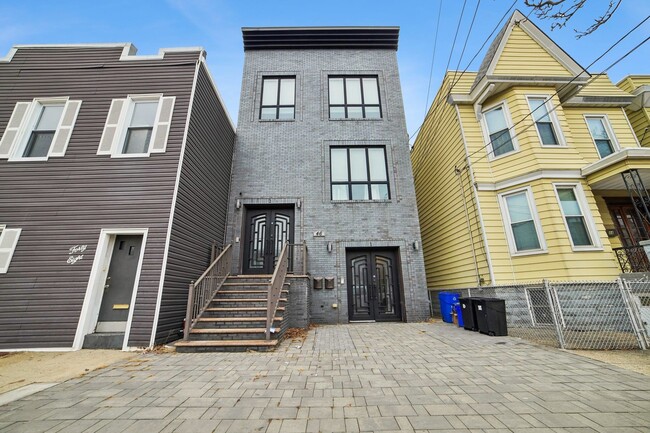 Building Photo - 46 Carlton Ave