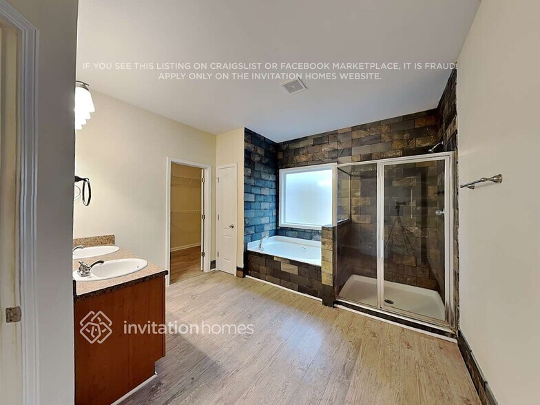 Building Photo - 2420 Brighton Ct