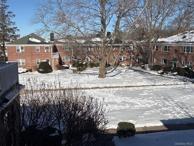 Building Photo - 25 Dolphin Green