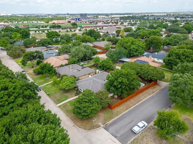 Building Photo - 709 Thoreau Ln