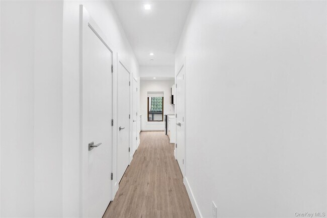 Building Photo - 525 N MacQuesten Pkwy