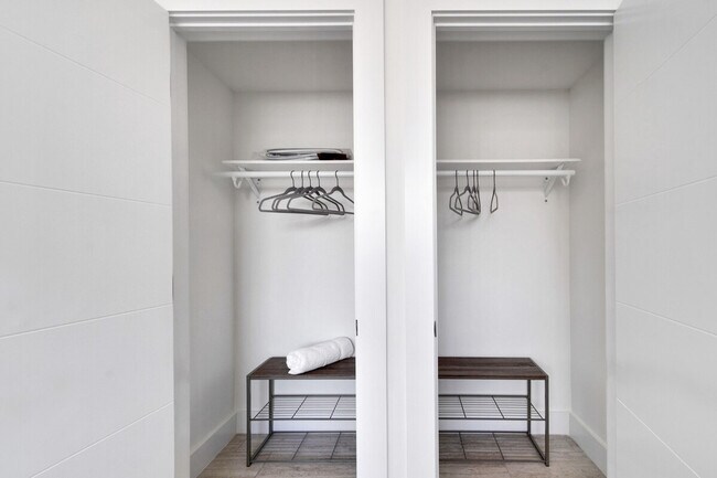 Building Photo - 1302 SW 22nd Ave