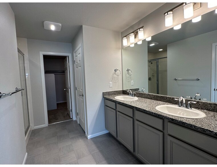 Building Photo - 6500 N Biscay St