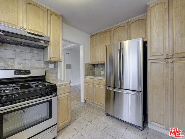 Building Photo - 1217 N Crescent Heights Blvd