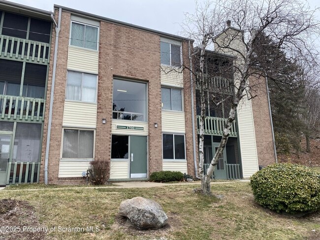 Primary Photo - 1702 Summit Pointe