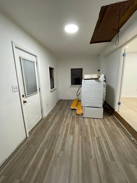 Building Photo - 11 Heights Trail