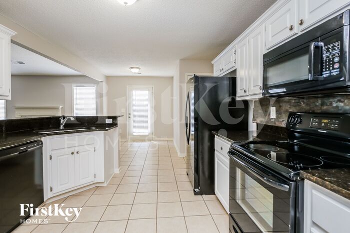 Building Photo - 1412 Red Oak Way