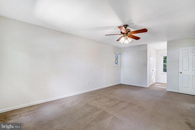 Building Photo - 6031 Mayfair Ln