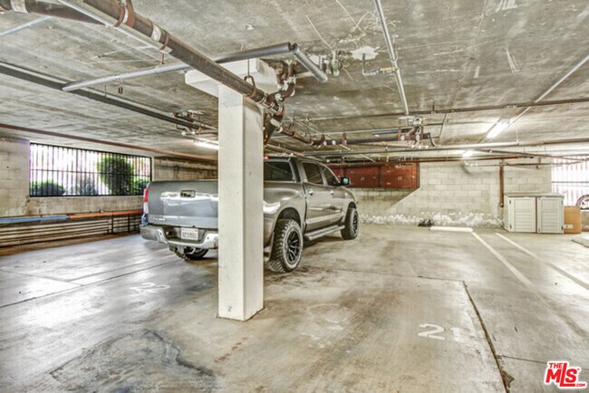 Building Photo - 1885 Veteran Ave