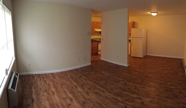 Building Photo - Marshfield Apartments