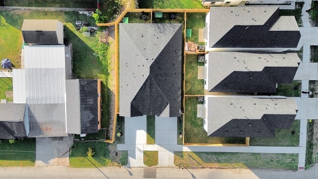 Building Photo - 3907 Maggie St