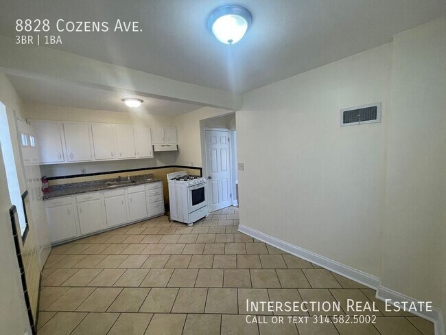 Building Photo - 8828 Cozens Ave