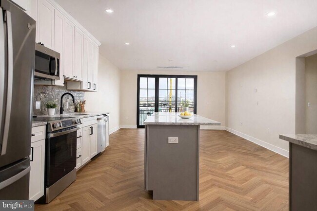 Building Photo - 128 N Bond St