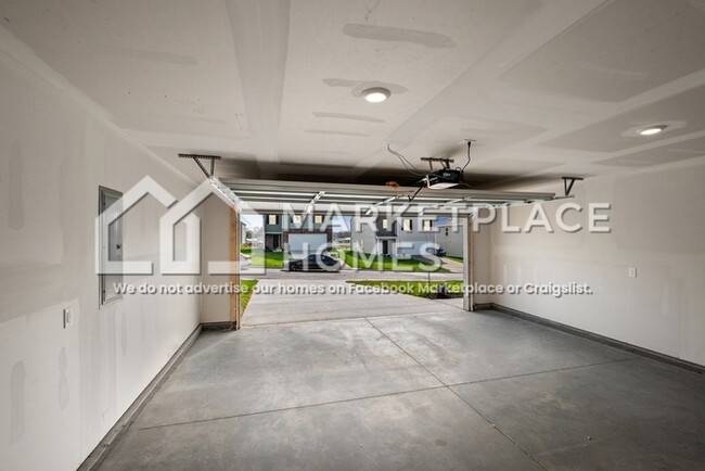 Building Photo - 227 Belle court