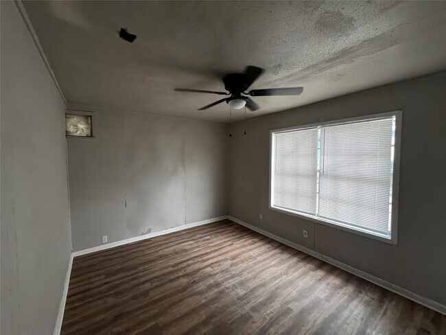 Building Photo - 1380 Fairway St