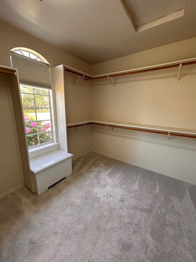Building Photo - Beautiful home for rent in Visalia!