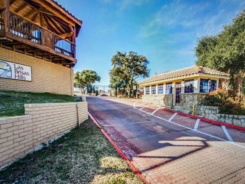 Building Photo - 4239 Madera Rd