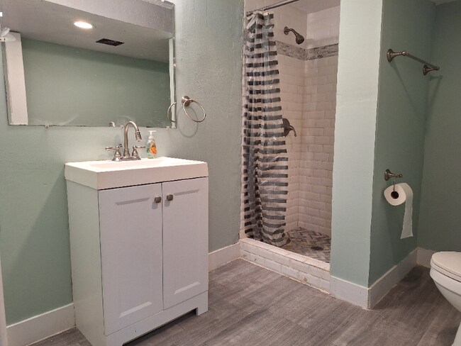 Building Photo - 5508 Maudine Ave