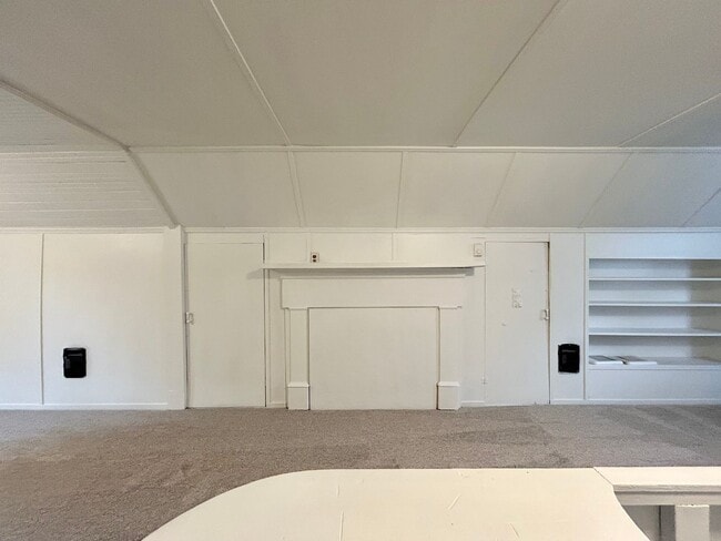 Building Photo - 231 NE 4th Ave