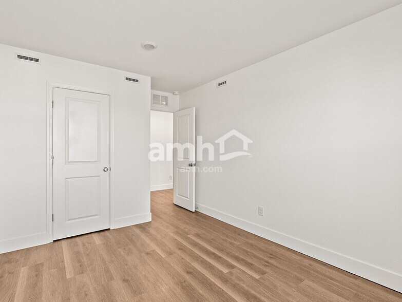 Building Photo - 8443 Black Friday Ct