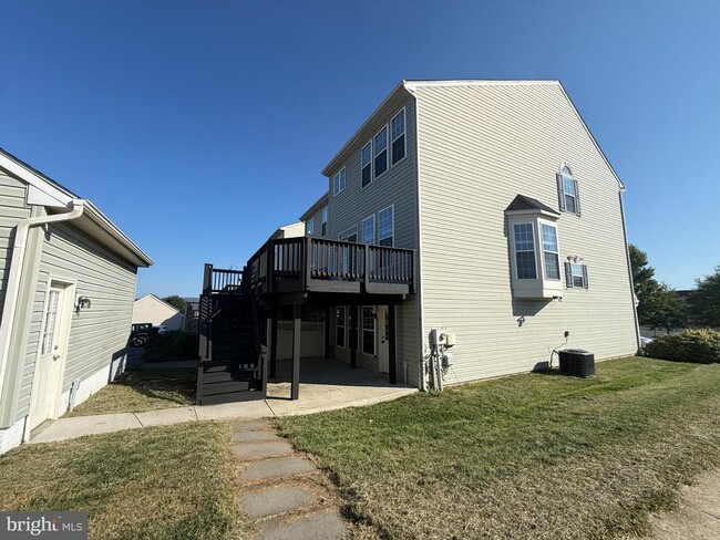 Building Photo - 60 Deerbrook Dr