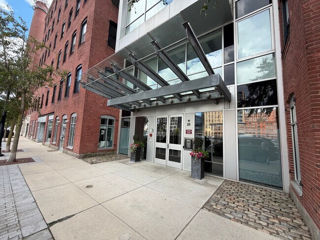 Building Photo - 21 Wormwood St