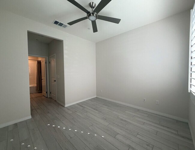 Building Photo - AVAILABLE NOW!! STUNNING 4 Bed/ 3.5 Bath POOL HOME in La Quinta!