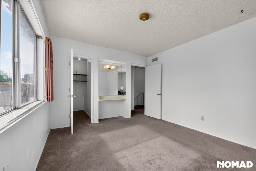 Building Photo - 6640 Calle Ln