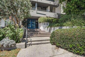 Building Photo - 1215 N Olive Dr