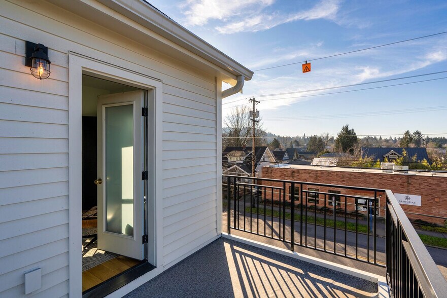 Building Photo - 508 NE 56th Ave